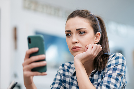 Mindlessly scrolling through your social feed? Know when to take a break from social media, and how to make the most of your time on your phone.